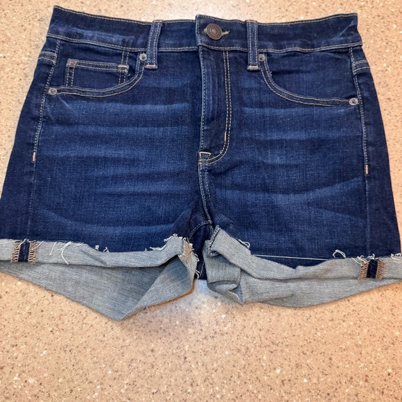 American Eagle Women's Super Stretch Hi-Rise Shortie Cuffed Denim Shorts Size 6 - Picture 1 of 4